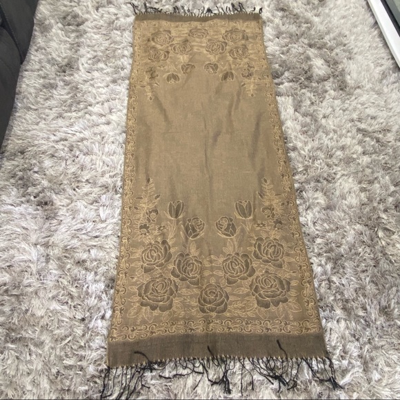 Pashmina tan floral print large scarf, 70% pashmina 30% silk. Used condition. - Picture 4 of 7
